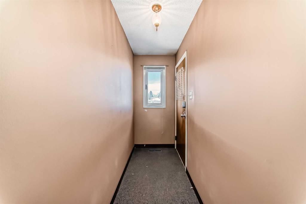 1338 34 Street SE, Calgary — photo 5 of 40