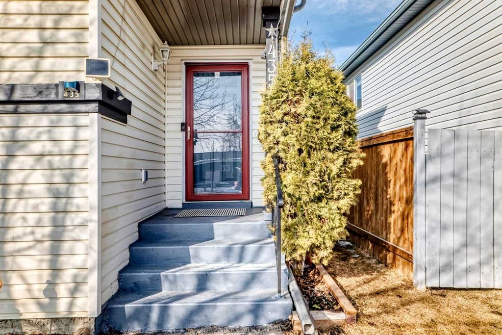 435 Coventry Road NE, Calgary — photo 4 of 45