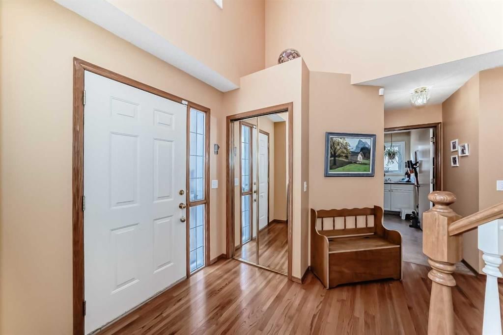 107 Hawkmount Heights NW, Calgary — photo 3 of 47