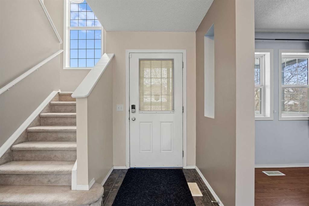 69 Everglen Way SW, Calgary — photo 4 of 49