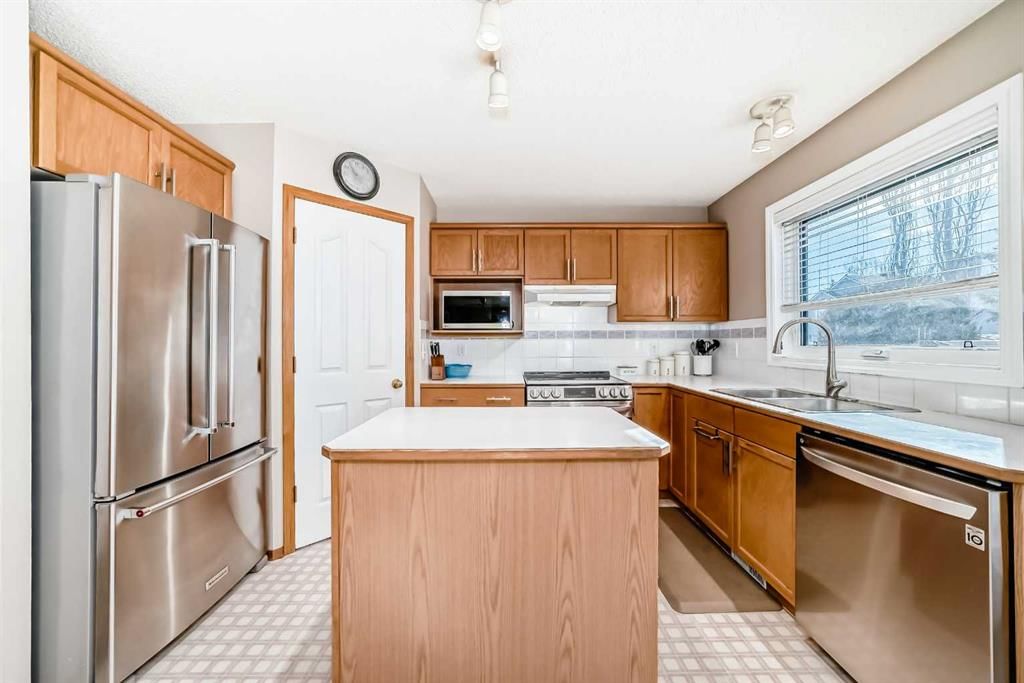 129 Somerset Drive SW, Calgary — photo 2 of 35