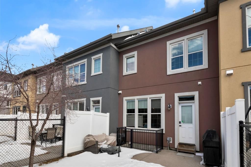 376 Quarry Park Boulevard SE, Calgary — photo 3 of 44