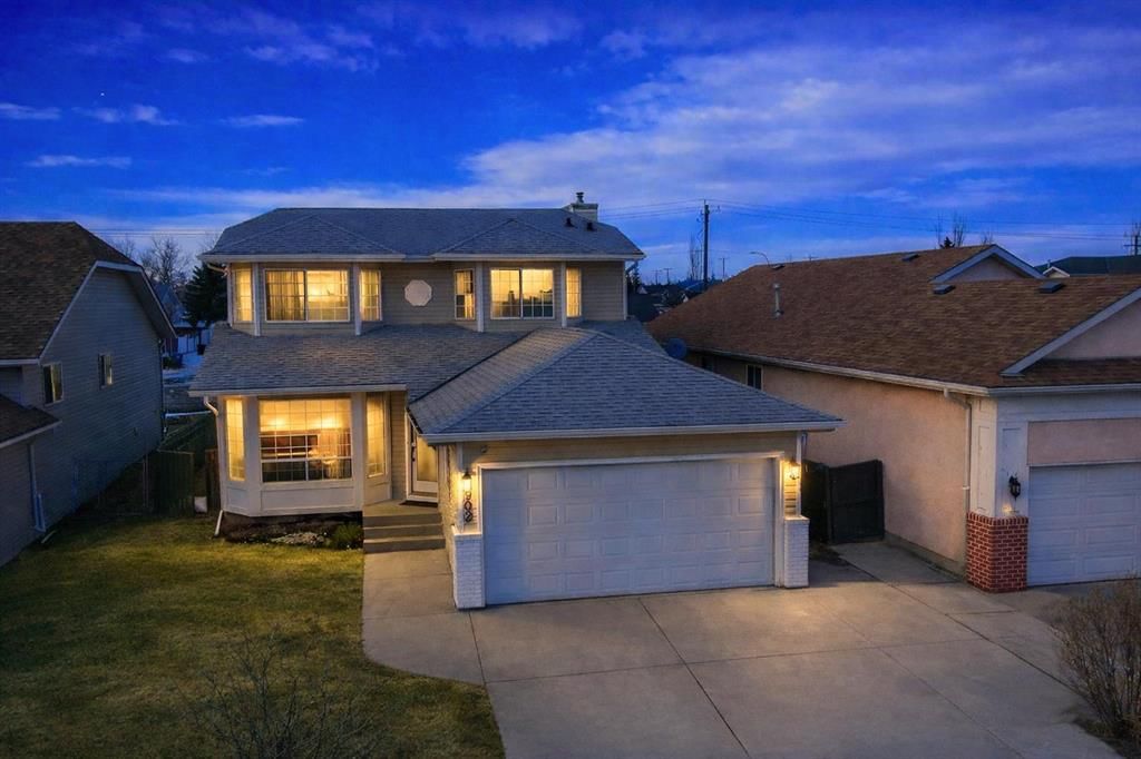 902 Applewood Drive SE, Calgary — main listing photo
