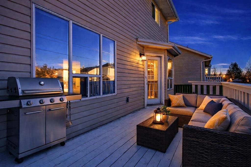 902 Applewood Drive SE, Calgary — photo 3 of 30