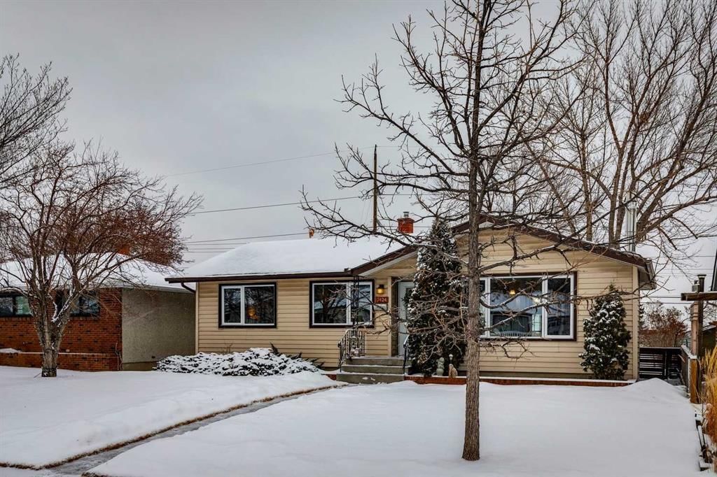 7424 Fleetwood Drive SE, Calgary — photo 2 of 39