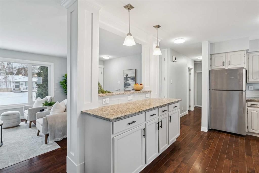 7424 Fleetwood Drive SE, Calgary — photo 5 of 39