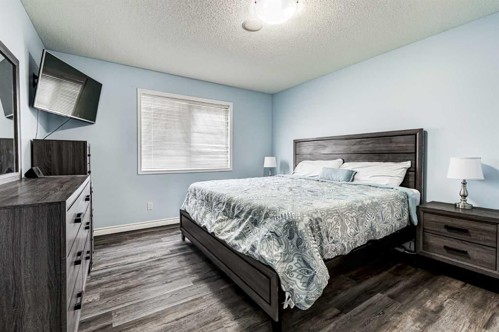 94 New Brighton Circle SE, Calgary — photo 4 of 40