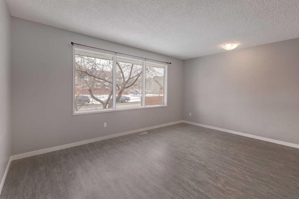 2452 38 Street NE, Calgary — photo 4 of 33