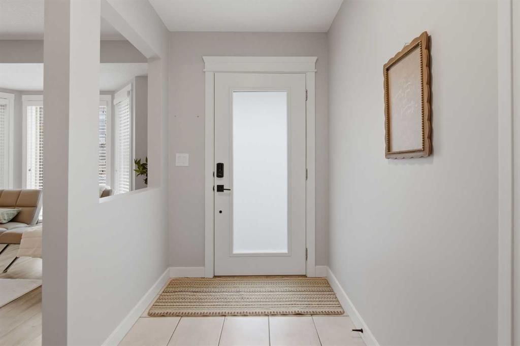 3426 5 Avenue NW, Calgary — photo 3 of 46