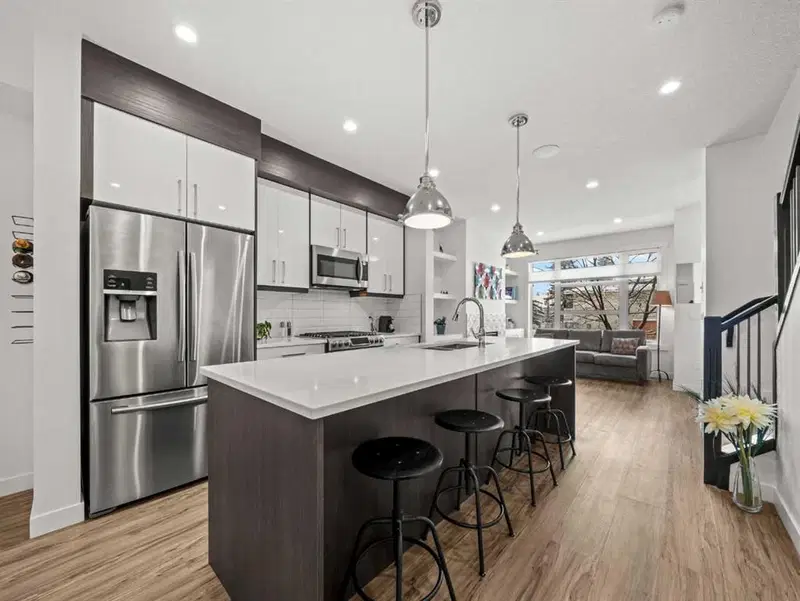 1883 47 Street NW, Calgary — photo 2 of 48