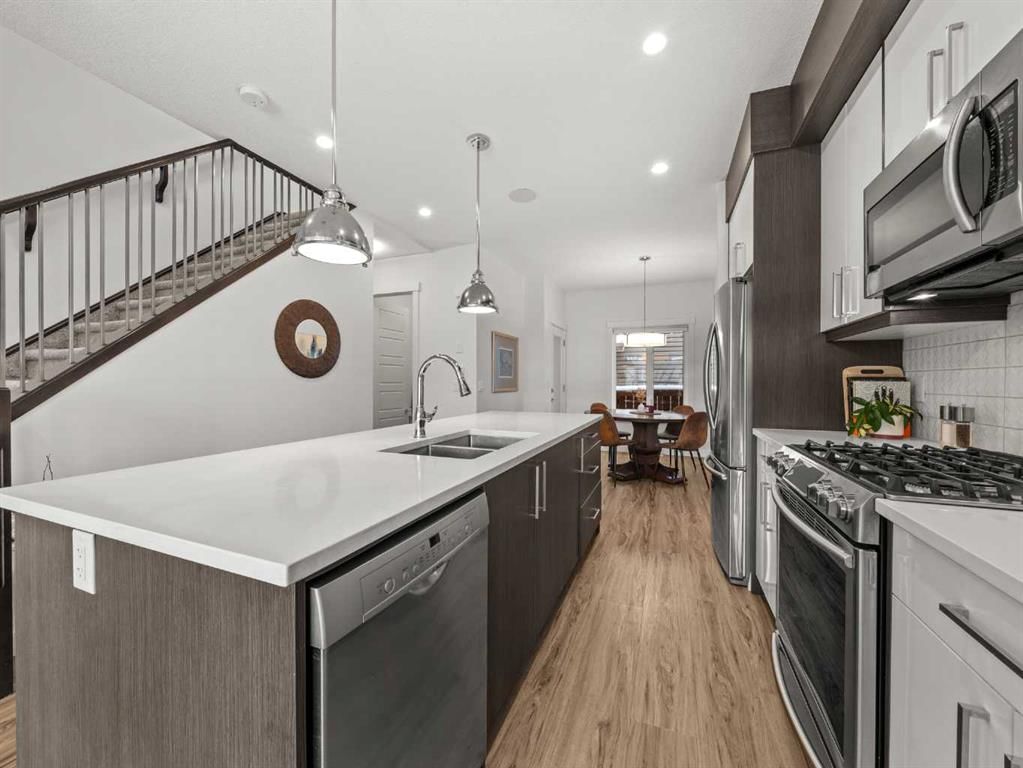 1883 47 Street NW, Calgary — photo 3 of 48