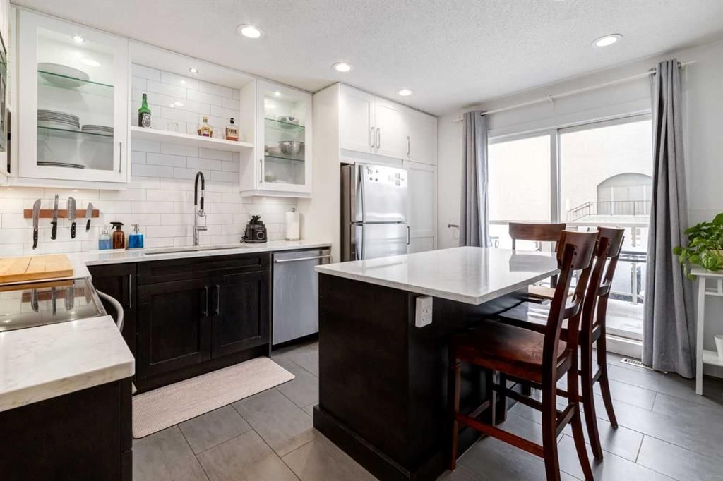 104, 1305 Glenmore Trail SW, Calgary — photo 3 of 32