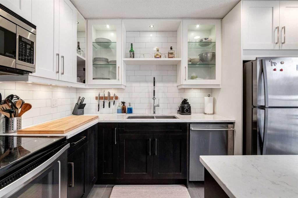 104, 1305 Glenmore Trail SW, Calgary — photo 4 of 32