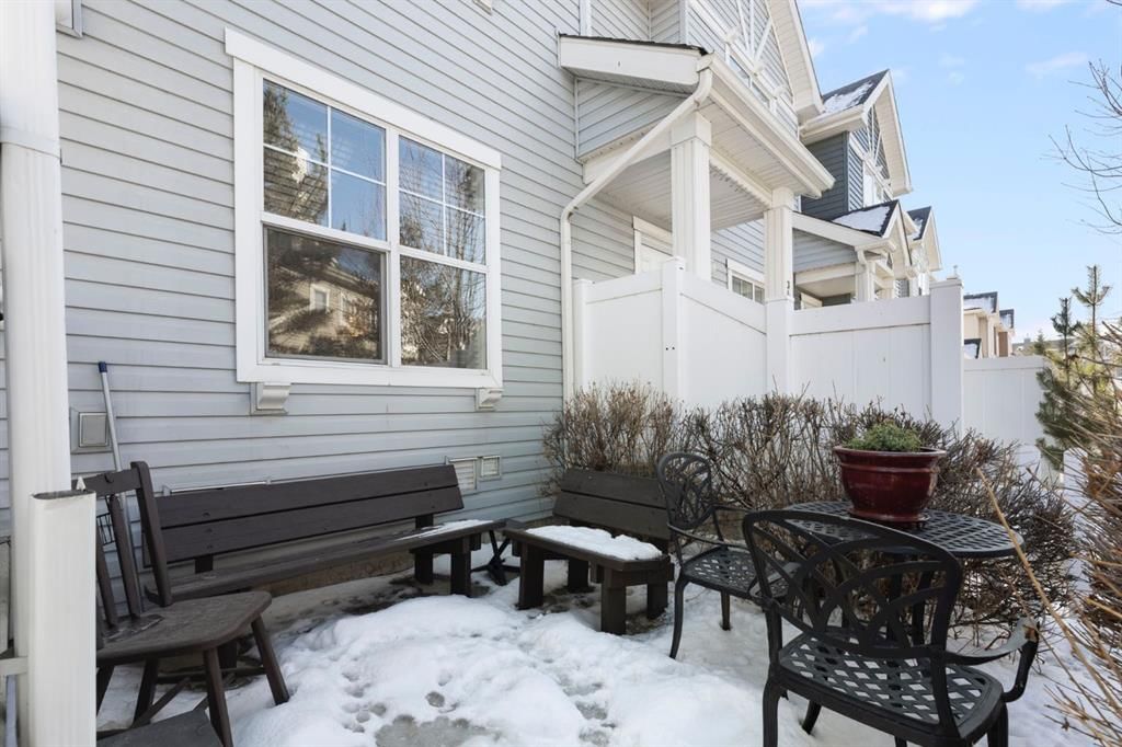 352 Elgin Gardens SE, Calgary — photo 3 of 39