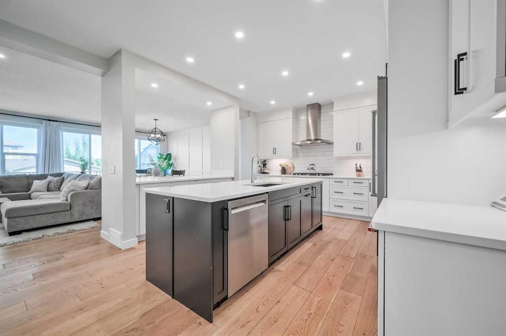 32 Magnolia Heath SE, Calgary — photo 3 of 50