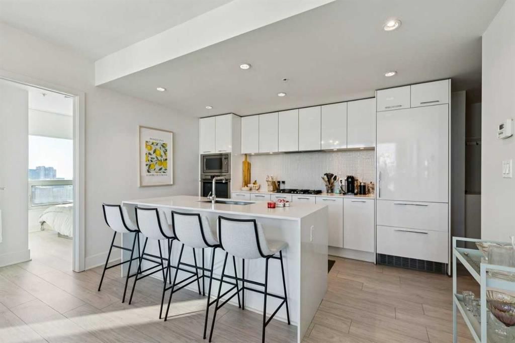2006, 901 10 Avenue SW, Calgary — photo 3 of 39