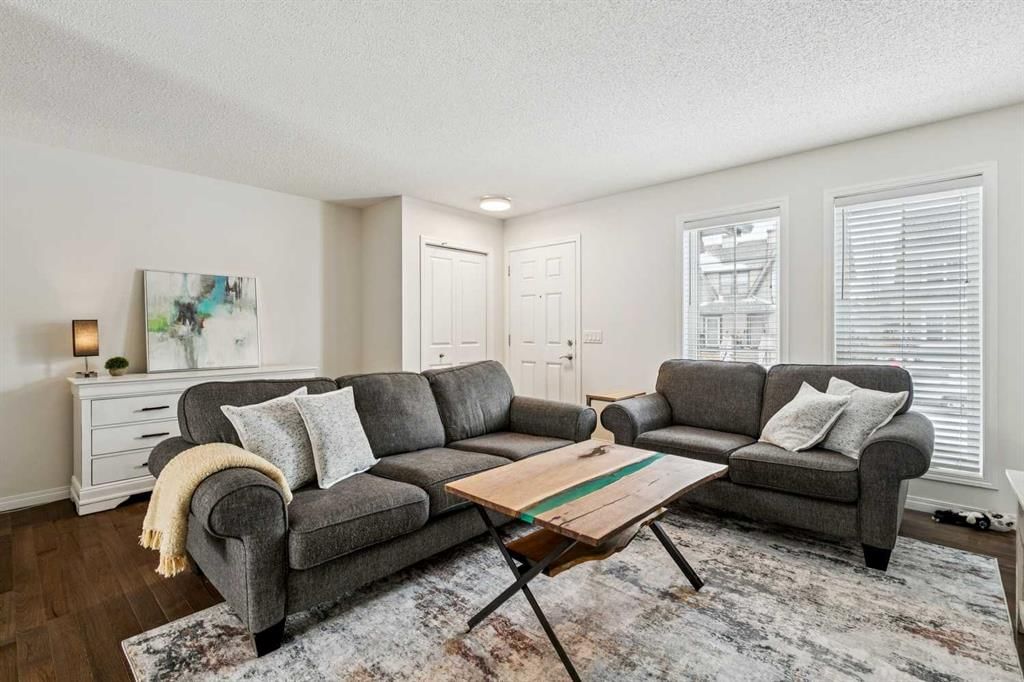 31 Elgin Meadows Park SE, Calgary — photo 3 of 38