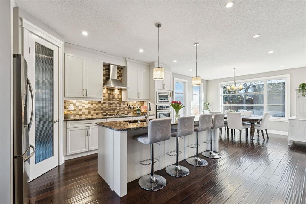 4804 21 Avenue NW, Calgary — photo 5 of 45