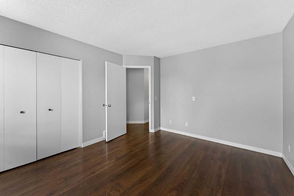 240 Riverbrook Way SE, Calgary — photo 2 of 47