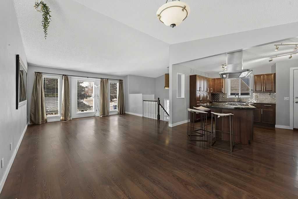 240 Riverbrook Way SE, Calgary — photo 5 of 47