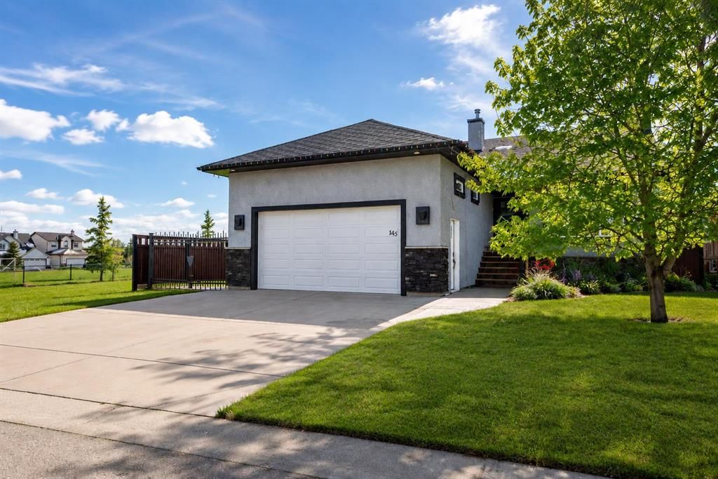 145 Sunset Heights, Crossfield — photo 2 of 36