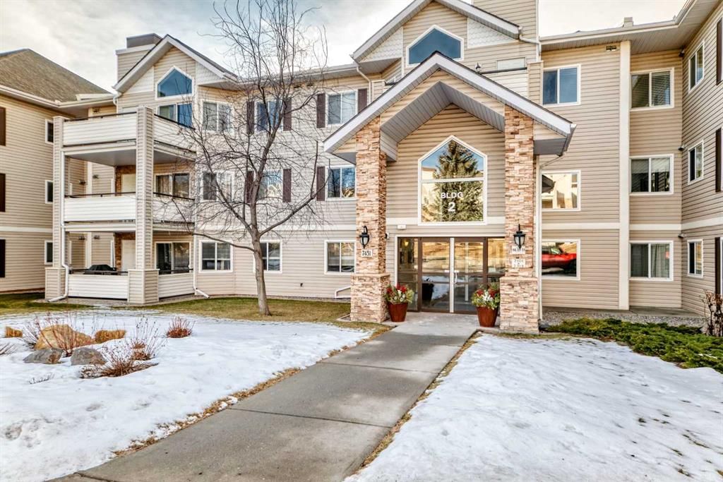 2304, 7451 Springbank Boulevard SW, Calgary — photo 4 of 50