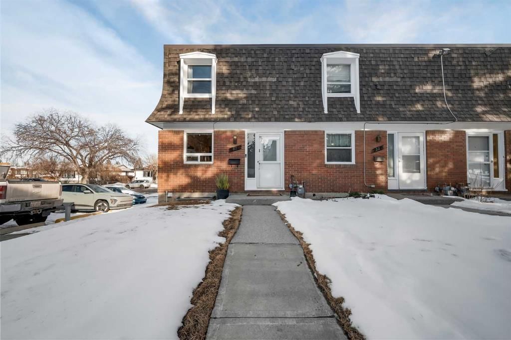 82, 330 Canterbury Drive SW, Calgary — main listing photo