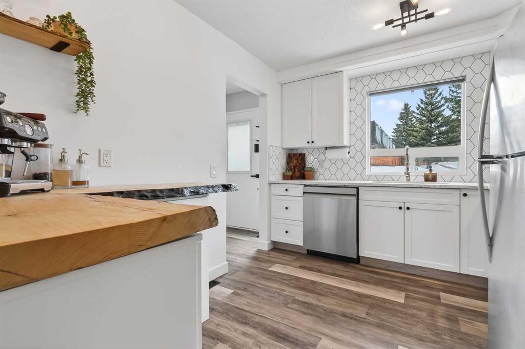 82, 330 Canterbury Drive SW, Calgary — photo 3 of 32