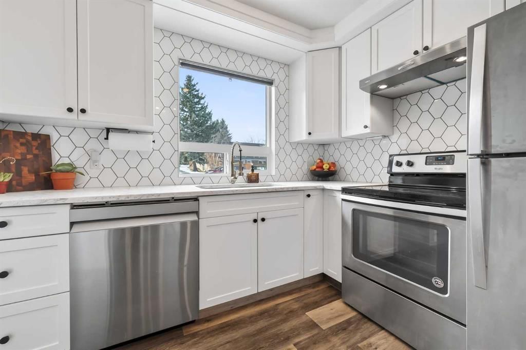 82, 330 Canterbury Drive SW, Calgary — photo 4 of 32