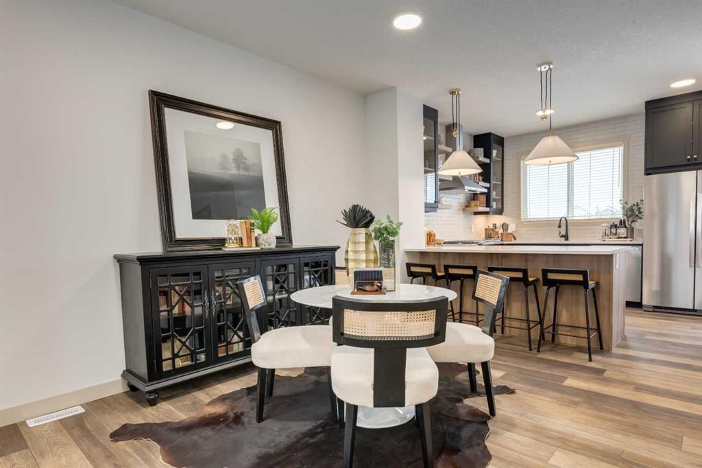 337 Creekside Drive SW, Calgary — photo 2 of 18