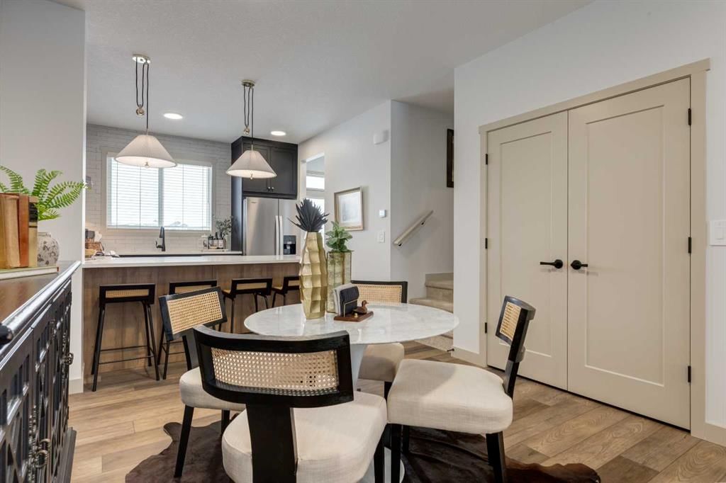 337 Creekside Drive SW, Calgary — photo 3 of 18