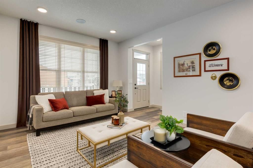337 Creekside Drive SW, Calgary — photo 4 of 18