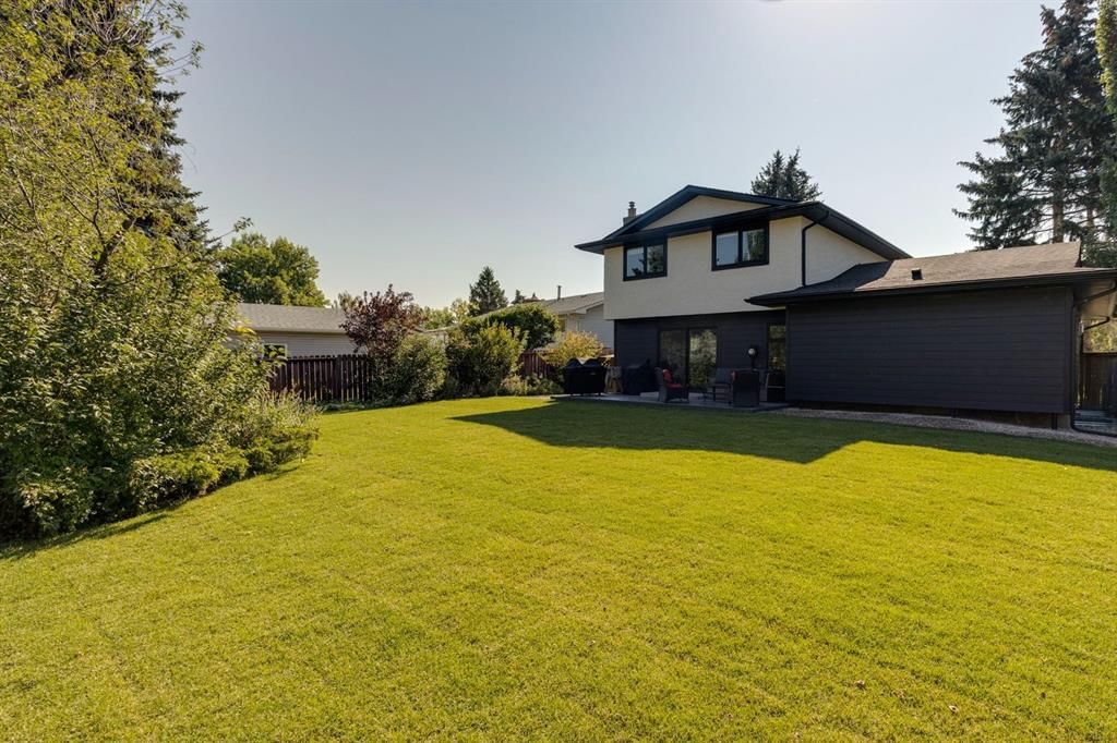 308 Silvergrove Drive NW, Calgary — photo 2 of 45