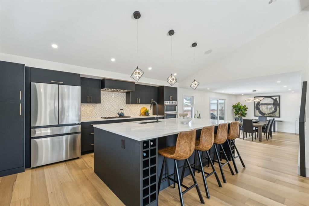 308 Silvergrove Drive NW, Calgary — photo 5 of 45
