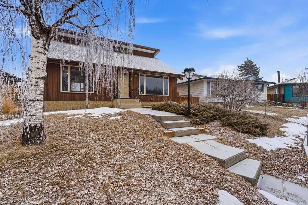 64 Doverview Place SE, Calgary — main listing photo