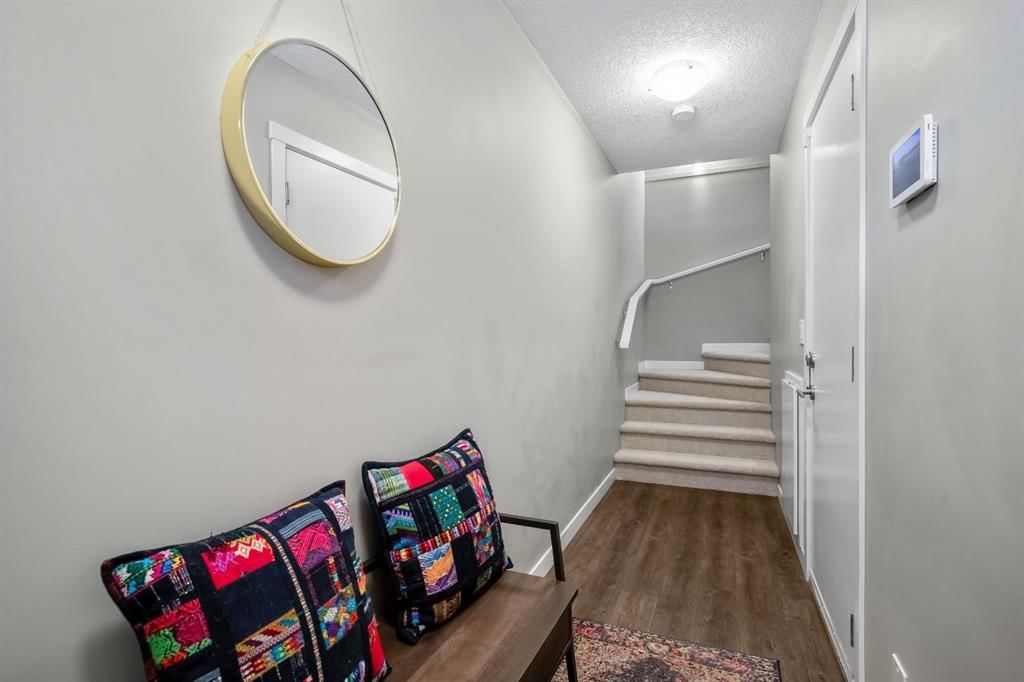 468 Nolan Hill Drive NW, Calgary — photo 3 of 30