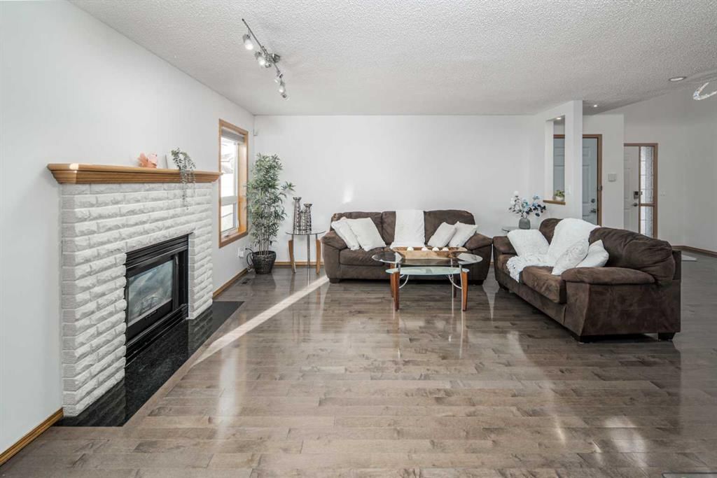 28 Hamptons Heath NW, Calgary — photo 5 of 47