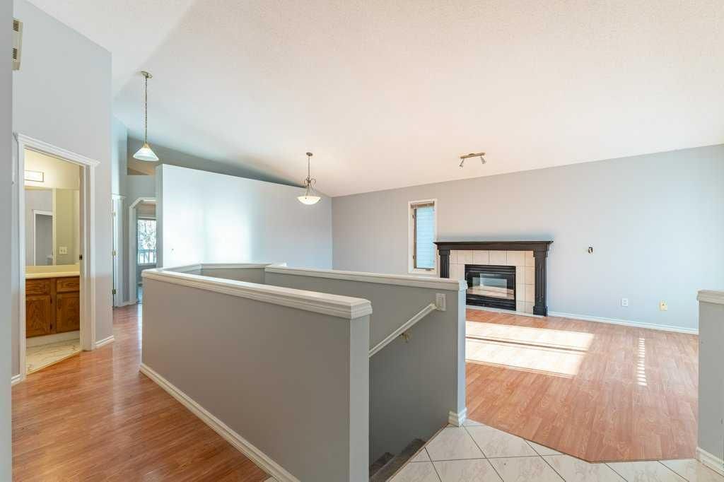 3606 Douglas Woods Heights SE, Calgary — photo 3 of 28