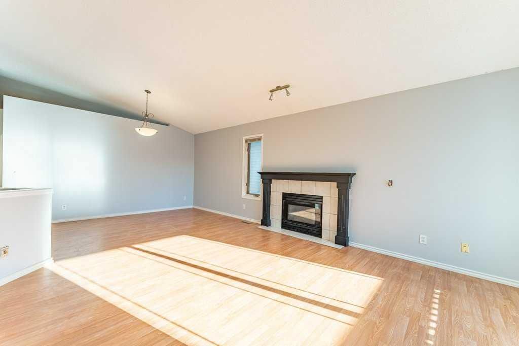 3606 Douglas Woods Heights SE, Calgary — photo 4 of 28