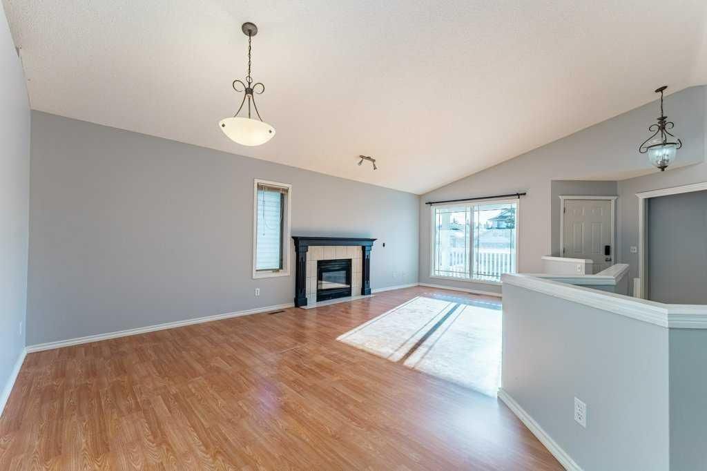 3606 Douglas Woods Heights SE, Calgary — photo 5 of 28
