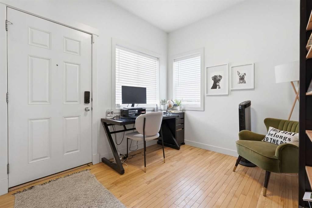 150 Cougartown Circle SW, Calgary — photo 2 of 32