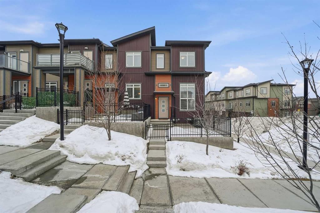 43 Sage Bluff Circle NW, Calgary — photo 2 of 30