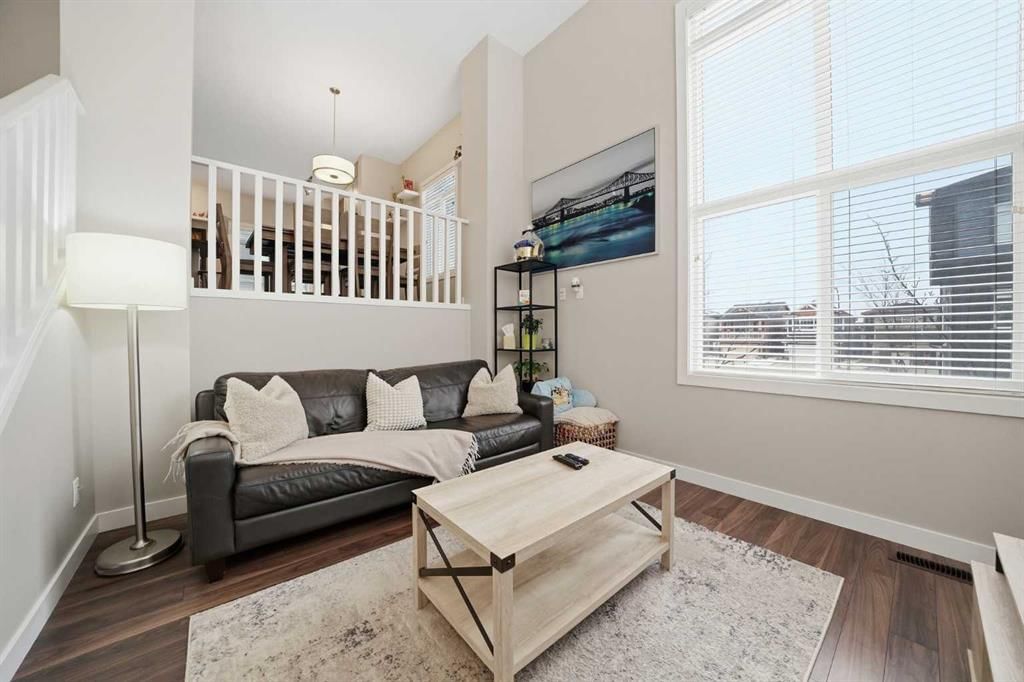 43 Sage Bluff Circle NW, Calgary — photo 3 of 30