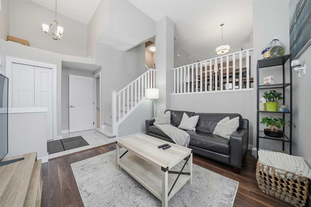 43 Sage Bluff Circle NW, Calgary — photo 4 of 30