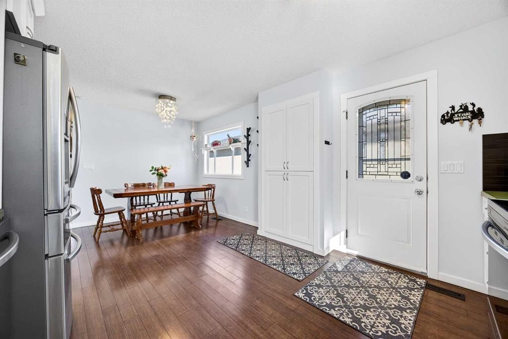 52 Dover Ridge Place SE, Calgary — photo 4 of 30