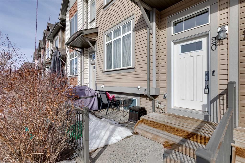 20 Copperpond Rise SE, Calgary — photo 2 of 29