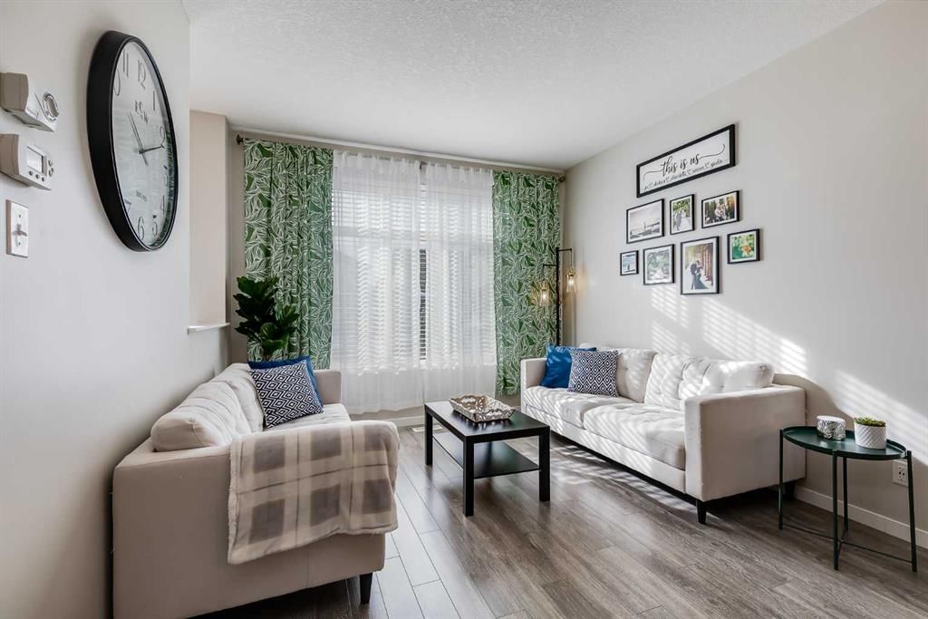 20 Copperpond Rise SE, Calgary — photo 4 of 29