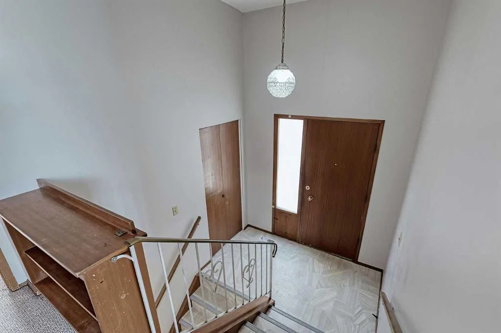11108 Sacramento Drive SW, Calgary — photo 5 of 45