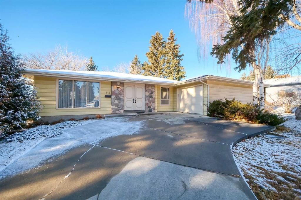 616 Dalmeny Hill NW, Calgary — main listing photo