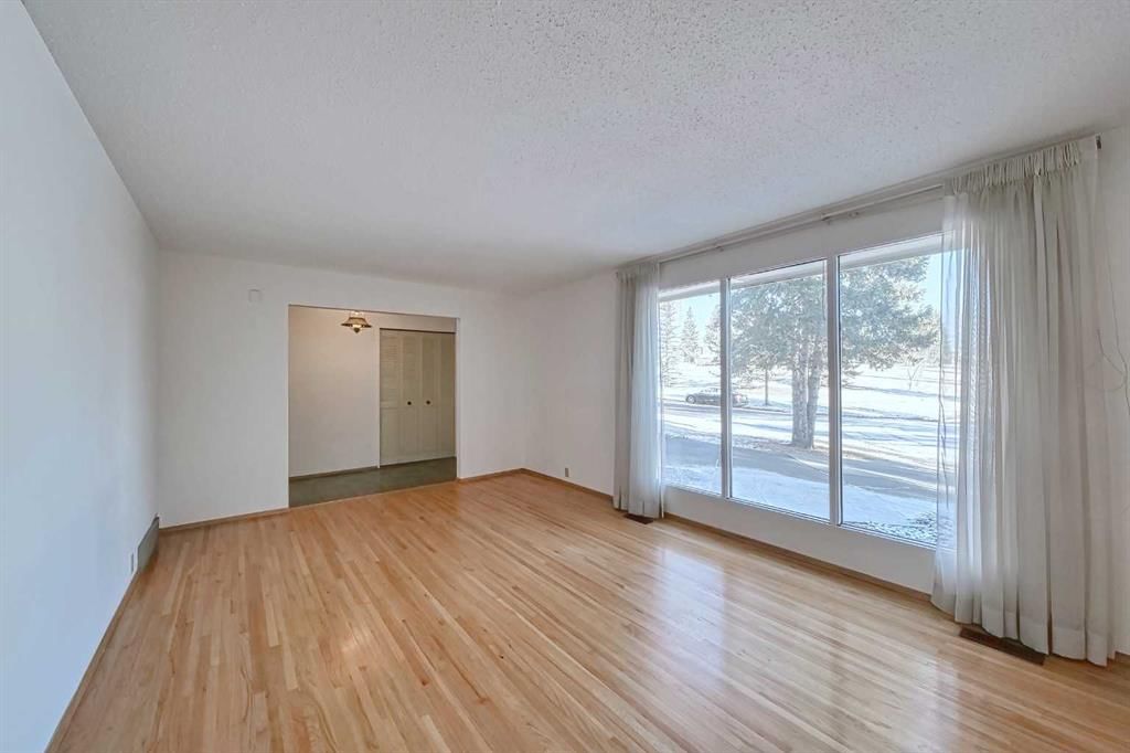 616 Dalmeny Hill NW, Calgary — photo 3 of 49